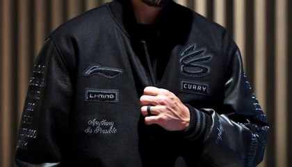 开云体育登录入口-库里官宣已与李宁签下10年代言合同，双方合作不局限球鞋和篮球装备|斯蒂芬·库里|李宁（LI-NING）|金州勇士队|运动时尚|高尔夫_新浪体育_新浪新闻