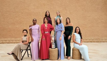 开云体育网页登陆-张奔斗：郑钦文“八美合影”的C位是怎么来的？