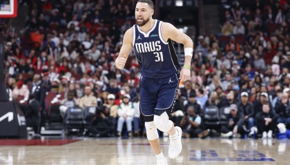 开云体育官方网站-佛光微现！克莱近5战场均17分&amp;4.4记三分 三分命中率47.8%