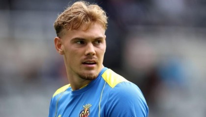 巴黎9次射门进5球！蓝军门将射正亡，恩佐怒摔皮球朝他大吼