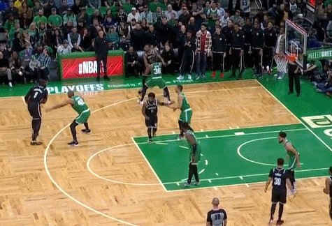 1650625279695097406.gif 冲筐被格威撞飞.gif